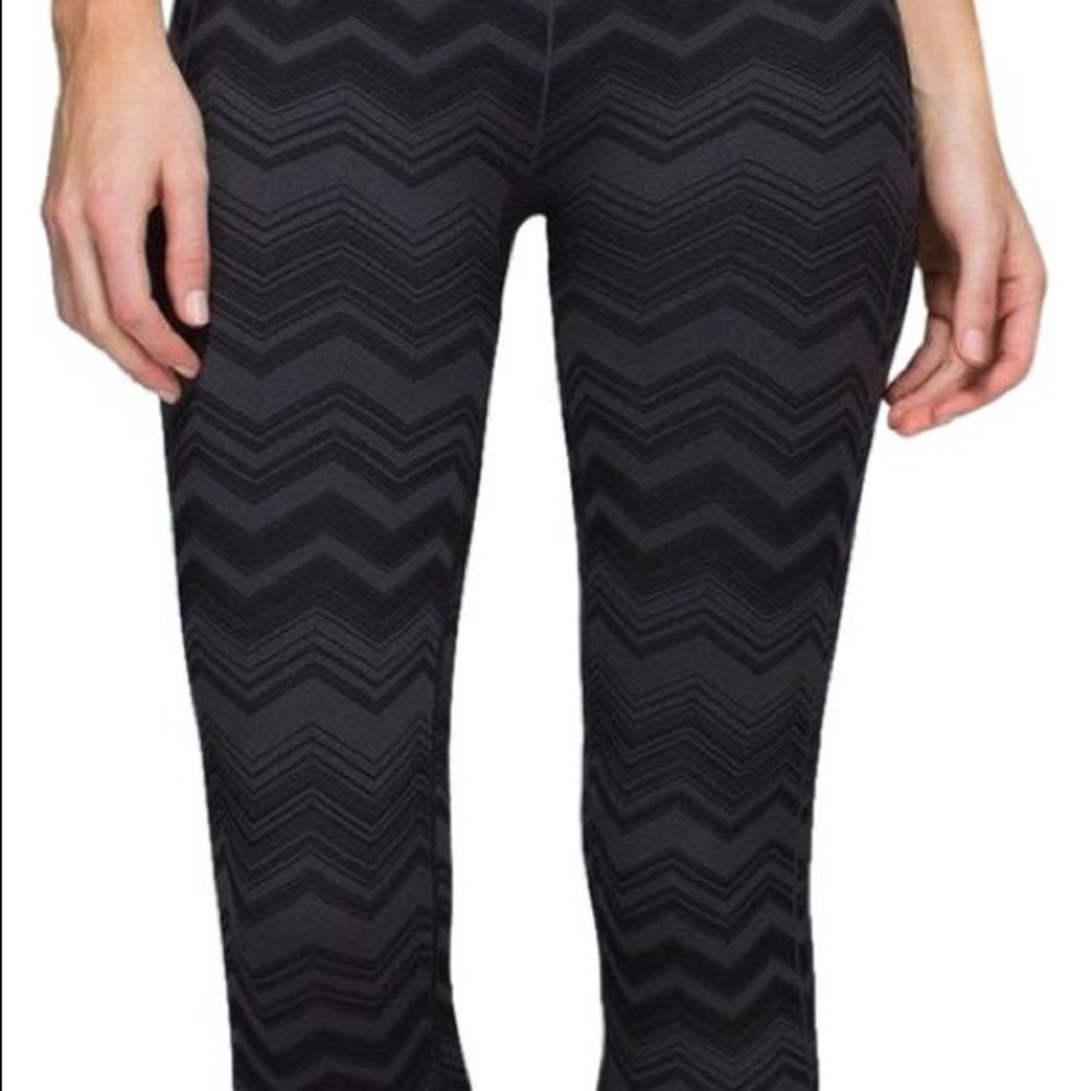 **LIKE NEW** Lululemon Ebb to Street Pant sz 10